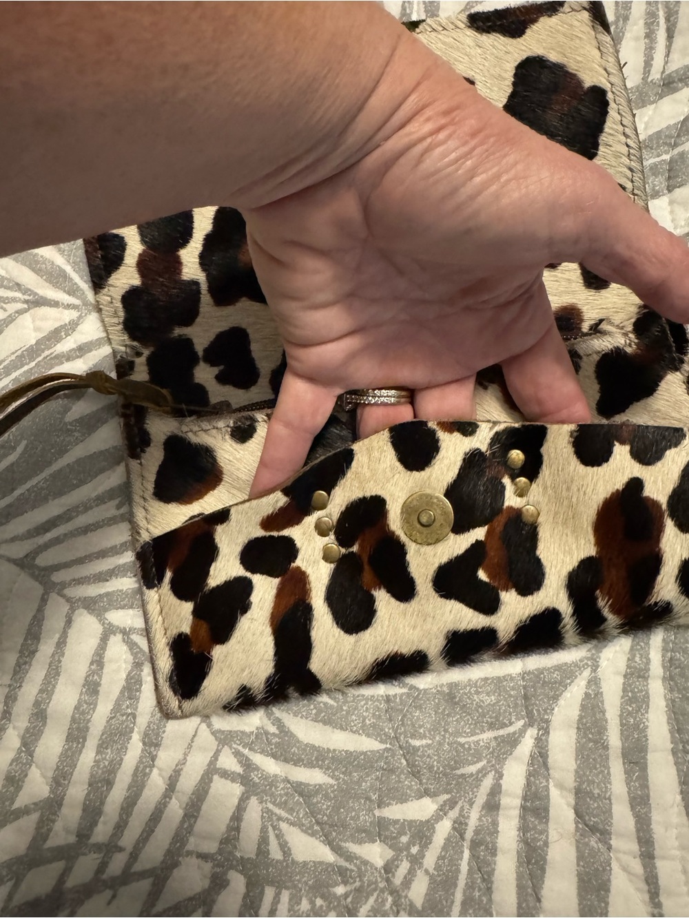 Upcycled LV crossbody - Picture 3 of 8